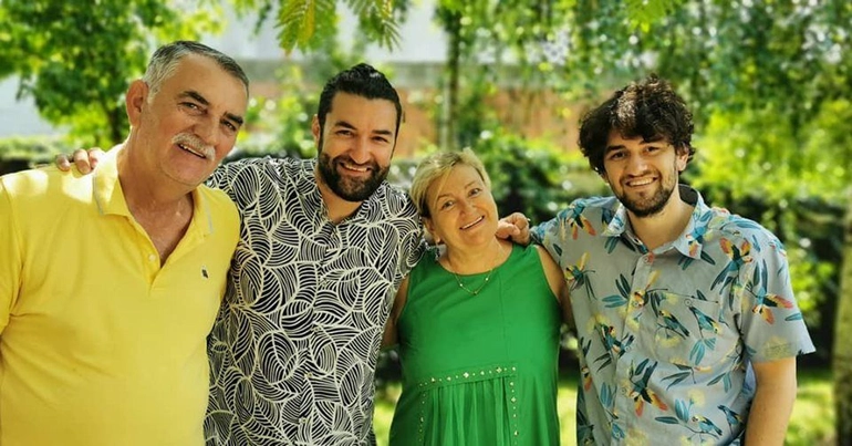 Cine este și cu ce se ocupă Filip Maria, fratele lui Smiley. Puțini știu că cei doi lucrează împreună