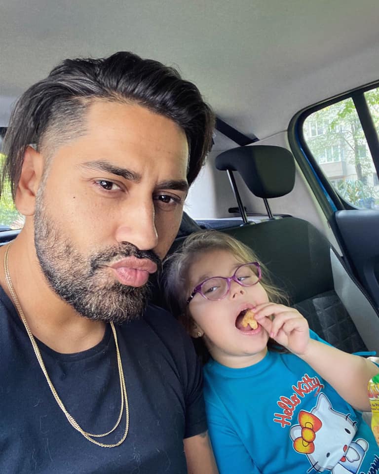 Connect-R nu va avea aproape de el, pe scenă, la concertul din 9 iunie, cea mai importantă ființă din viața lui. Cum explică marea absență de la Arenele Romane