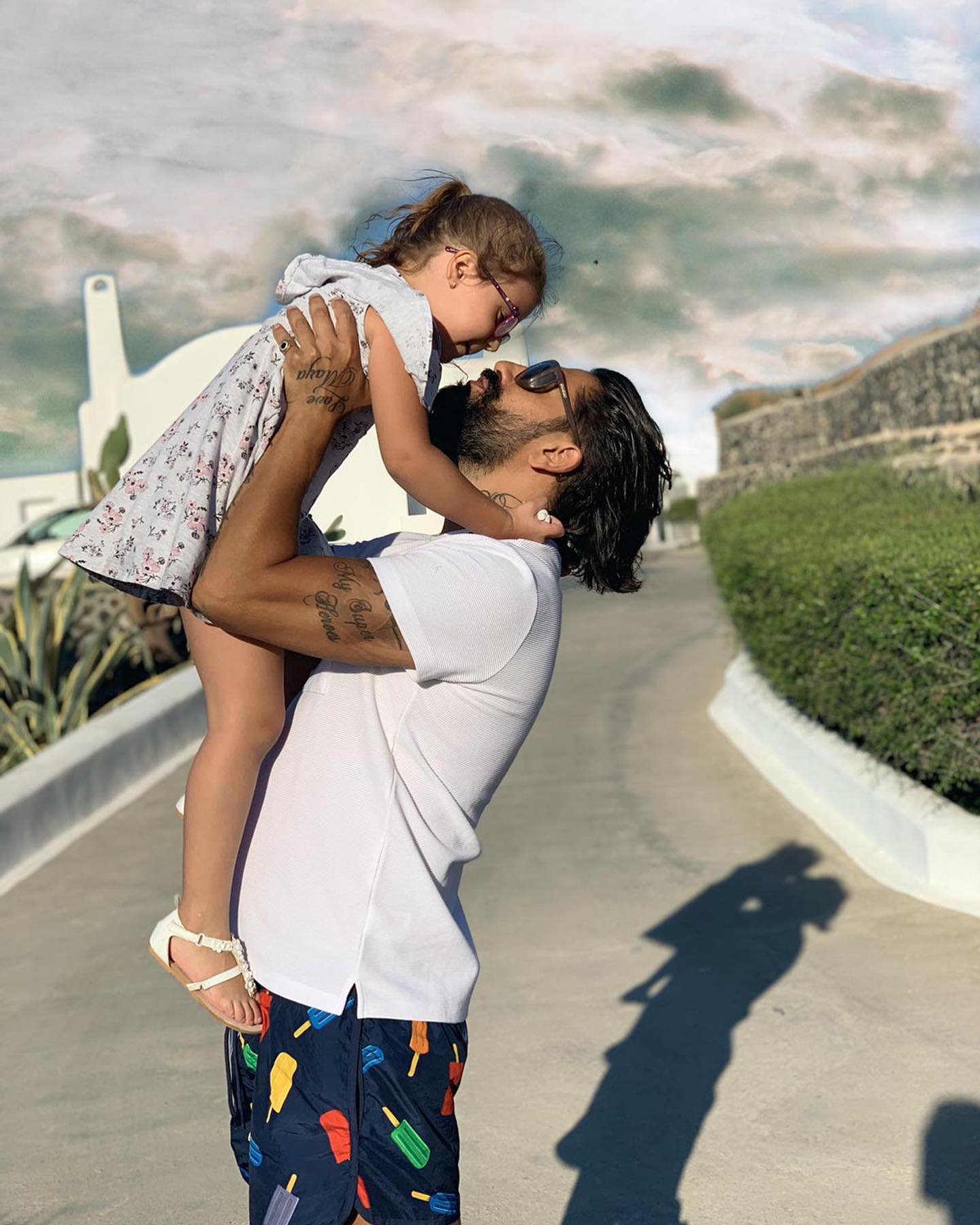 Connect-R nu va avea aproape de el, pe scenă, la concertul din 9 iunie, cea mai importantă ființă din viața lui. Cum explică marea absență de la Arenele Romane