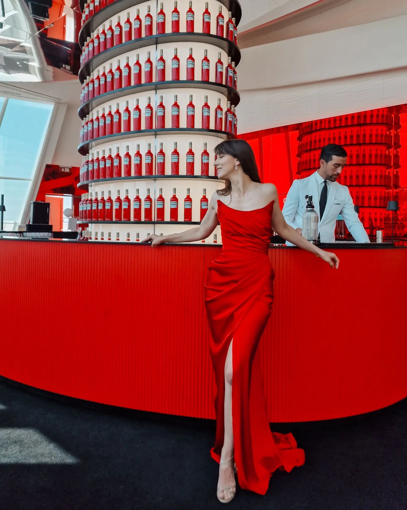 Dana Rogoz, ravisantă la Cannes. Cum și-a făcut apariția pe covorul roșu, a atras toate privirile FOTO