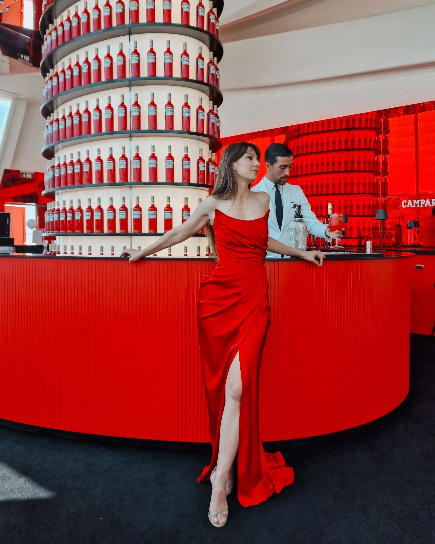 Dana Rogoz, ravisantă la Cannes. Cum și-a făcut apariția pe covorul roșu, a atras toate privirile FOTO