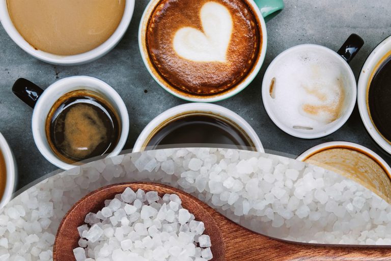 De ce ar trebui să pui puțină sare în cafea. Nu mulți știu asta