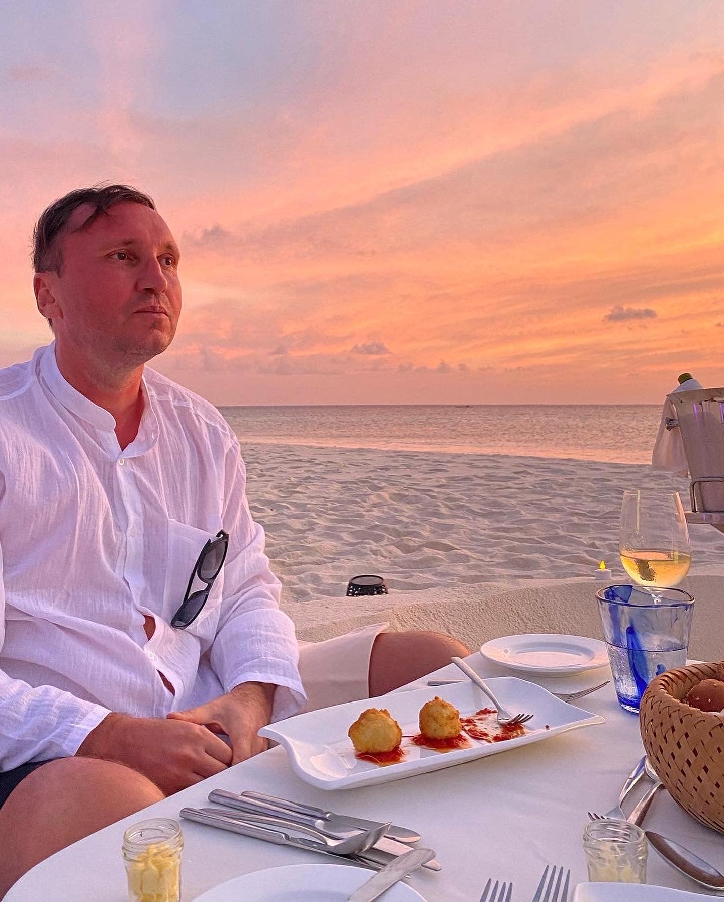 De ce merge Crina Abrudan singură în vacanță