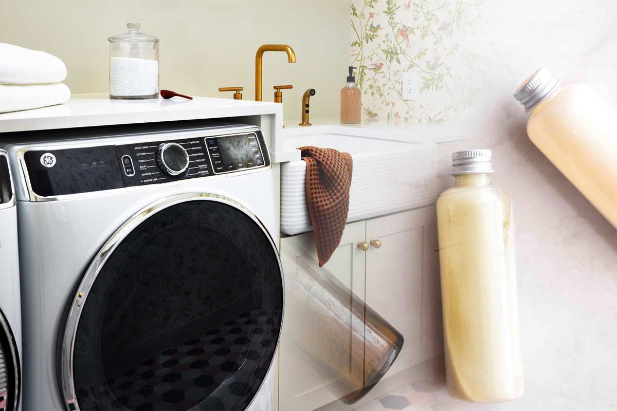 De ce sa pui sampon in masina de spalat. Trucul e uimitor, asa vei proceda mereu de-acum incolo