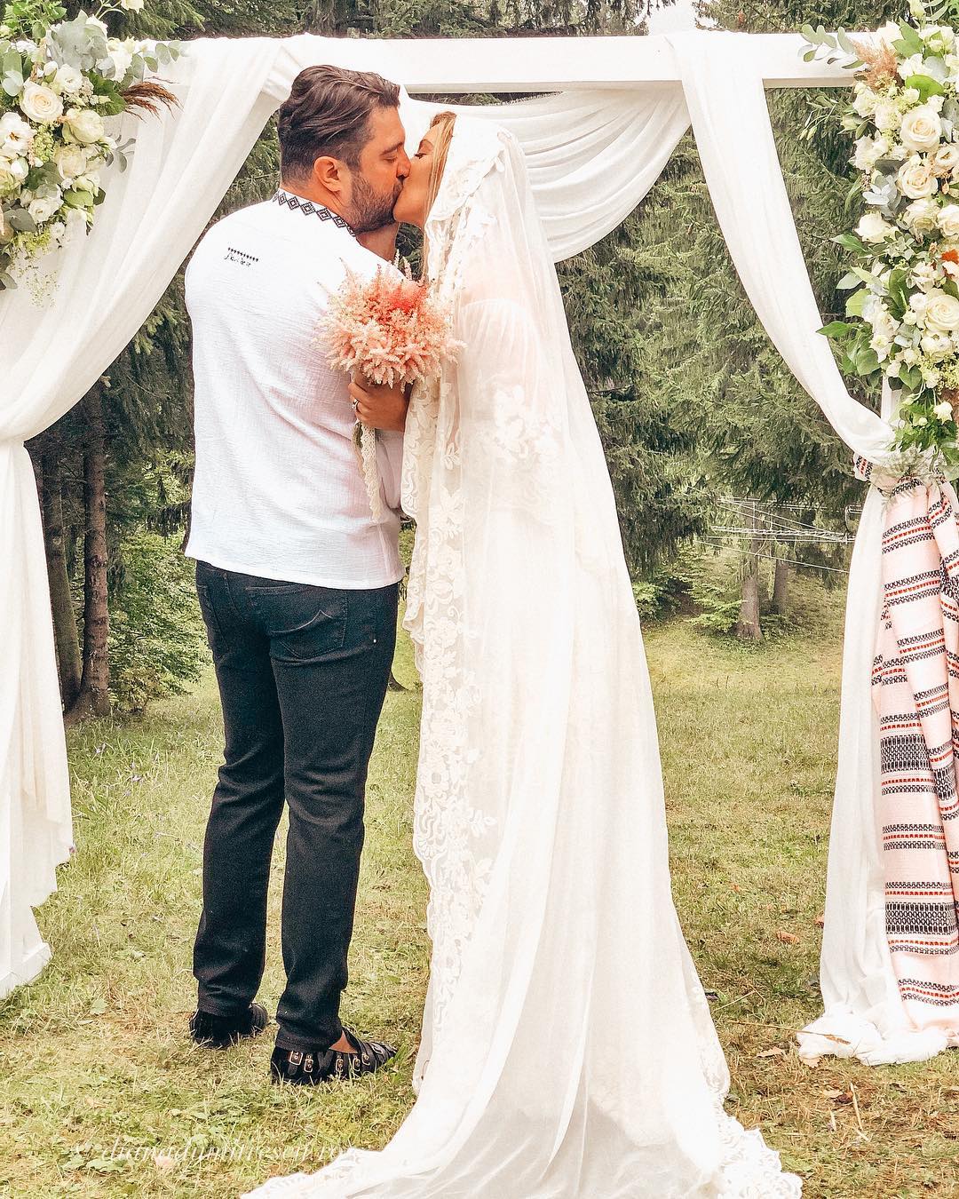 Diana Dumitrescu s-a „răzbunat” pe soț pentru că în loc să o ducă în vacanță i-a organizat nunta. „A recuperat cu vârf și îndesat”