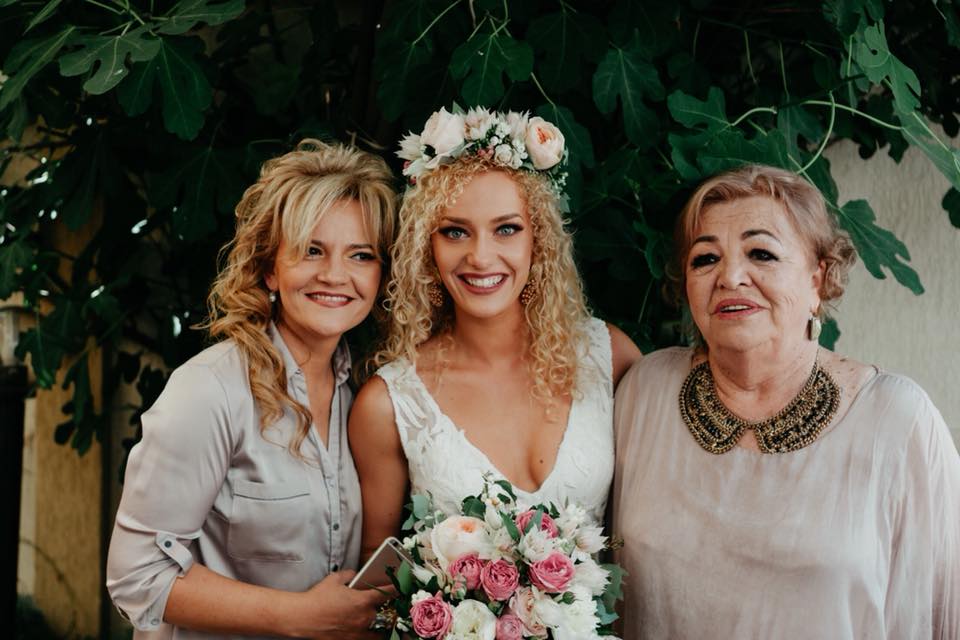 Familia îi urmărește îndeaproape cariera Alexiei Țalavutis. Ce „comoară” deține bunica artistei. „Știe exact ce este pe fiecare în parte” VIDEO EXCLUSIV