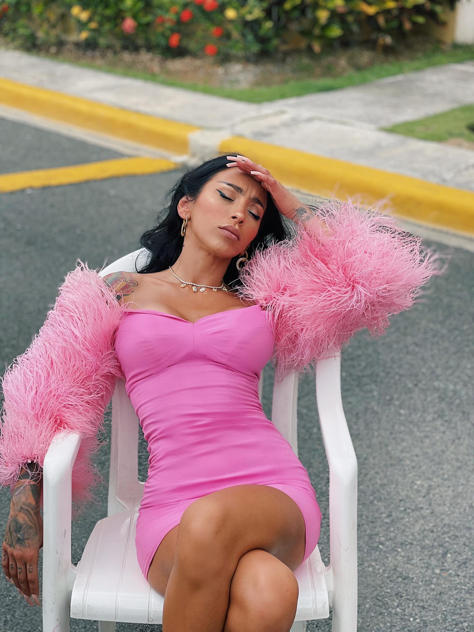 Incident cu Ruby pe scenă, după ce i s-a rupt ținuta pregătită chiar de ea. Fanii au sărit să o ajute