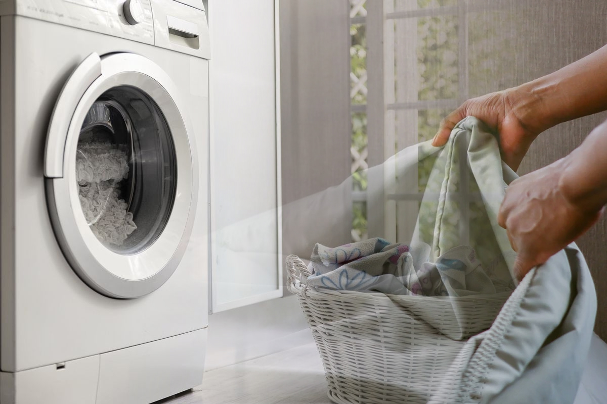 Ingredientul pe care trebuie să-l adaugi în mașină când speli lenjeria de pat