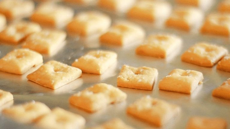 La ce temperatură se coace foietajul. Regula principală pe care trebuie să o respecți, așa va ieși perfect