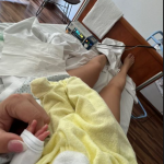 Daniela Crudu a născut. Primele imagini cu fetița. Fosta asistentă tv radiază de fericire