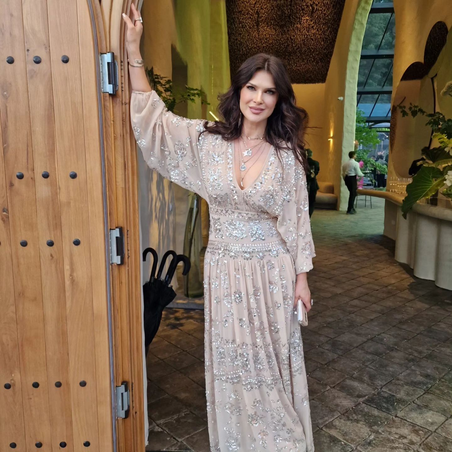 Cea mai extravagantă apariție de la nunta lui Smiley și a Ginei! Adela Popescu, în rochie transparentă. Ce au purtat Andreea Esca, Adelina Pestrițu și Sore