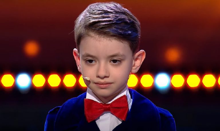 Cine sunt părinții lui Rareș Prisăcariu, câștigătorul sezonului 13 „Românii au talent”. „Amândoi îl susținem și îi oferim echilibrul de care are nevoie”