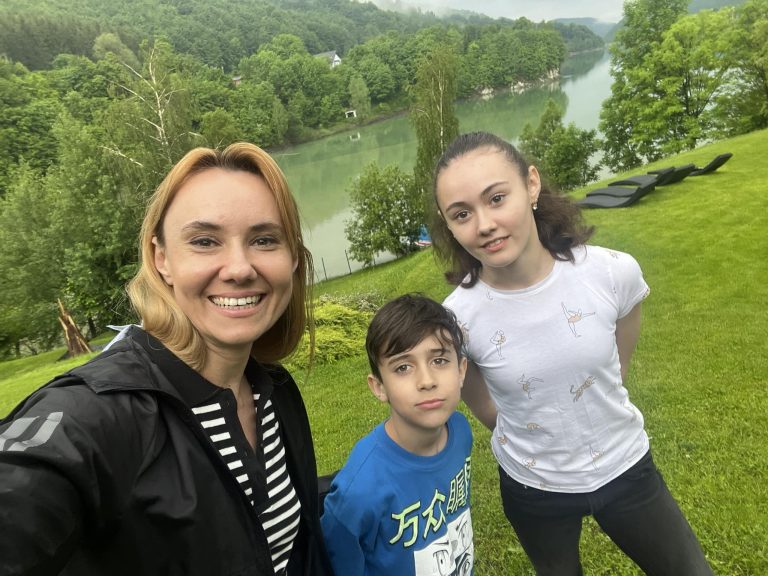 Interviu la dublu cu Oana Ioniță și fiica ei. Este prima apariție publică după anunțul divorțului. Cum s-a schimbat relația lor acum VIDEO EXCLUSIV