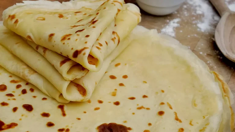 Cu ce să amesteci făina pentru aluatul de clătite. Ingredientul secret care le face pufoase. Nu se vor mai forma nici cocoloașe