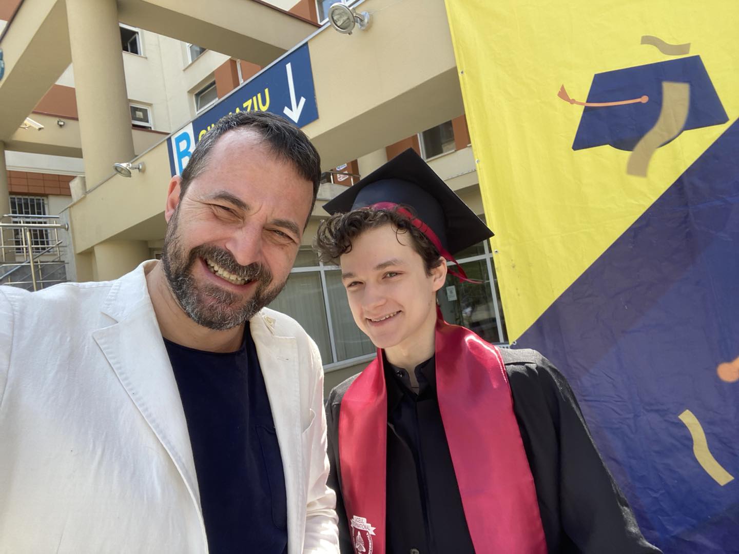 După ce a divorțat de soția care a plecat în India, Andrei Aradits spune cum se descurcă în rolul de tată singur