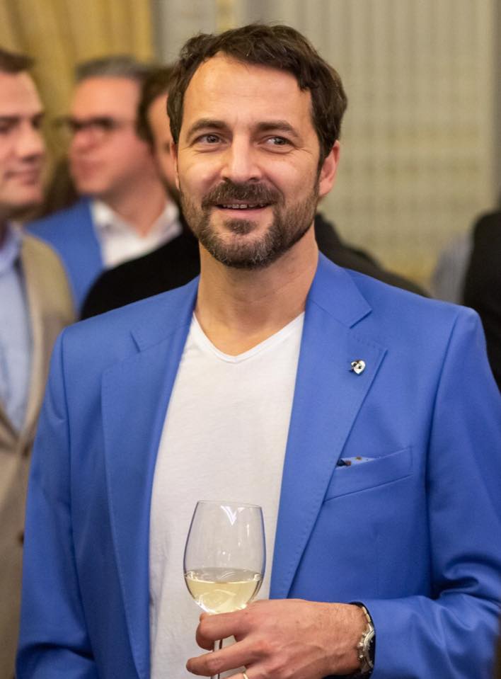 După ce a divorțat de soția care a plecat în India, Andrei Aradits spune cum se descurcă în rolul de tată singur