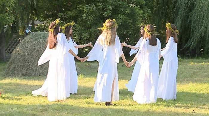 Ce se face de Sânziene