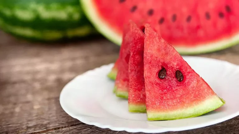 Cum îți dai seama dacă un pepene e copt, de fapt, fără să-i faci dop. Trucul pe care trebuie să-l știe toți românii