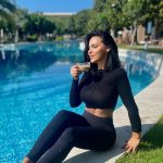 Cum s-a pozat soția lui Ștefan Bănică, la piscină, în vacanță. Imaginile cu Lavinia Pîrva i-au cucerit pe fani