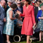 Cum să te îmbraci la un garden party. Trucuri de stil de la Kate Middleton