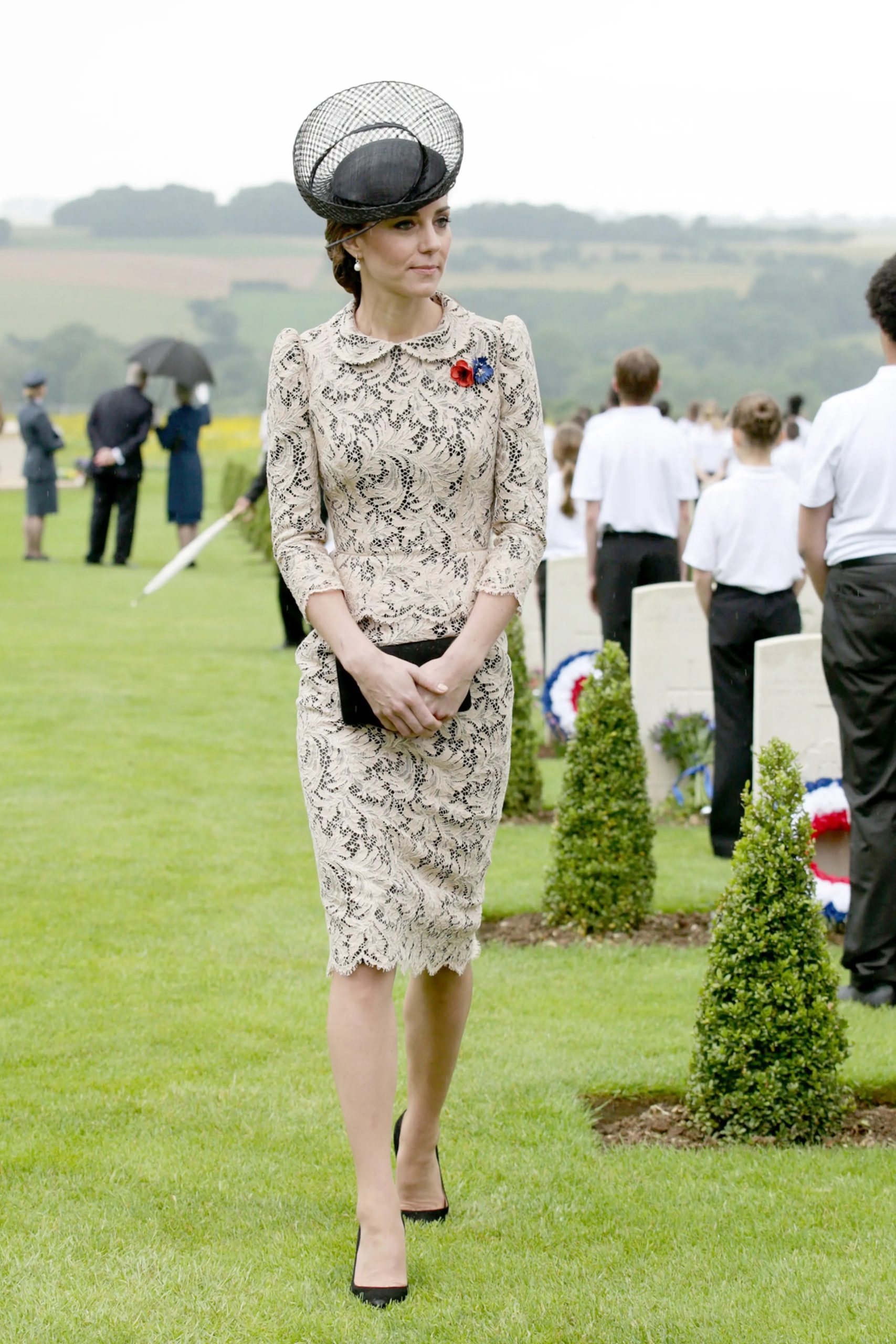 Cum să te îmbraci la un garden party. Trucuri de stil de la Kate Middleton