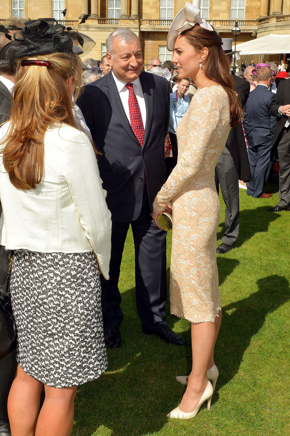 Cum să te îmbraci la un garden party. Trucuri de stil de la Kate Middleton