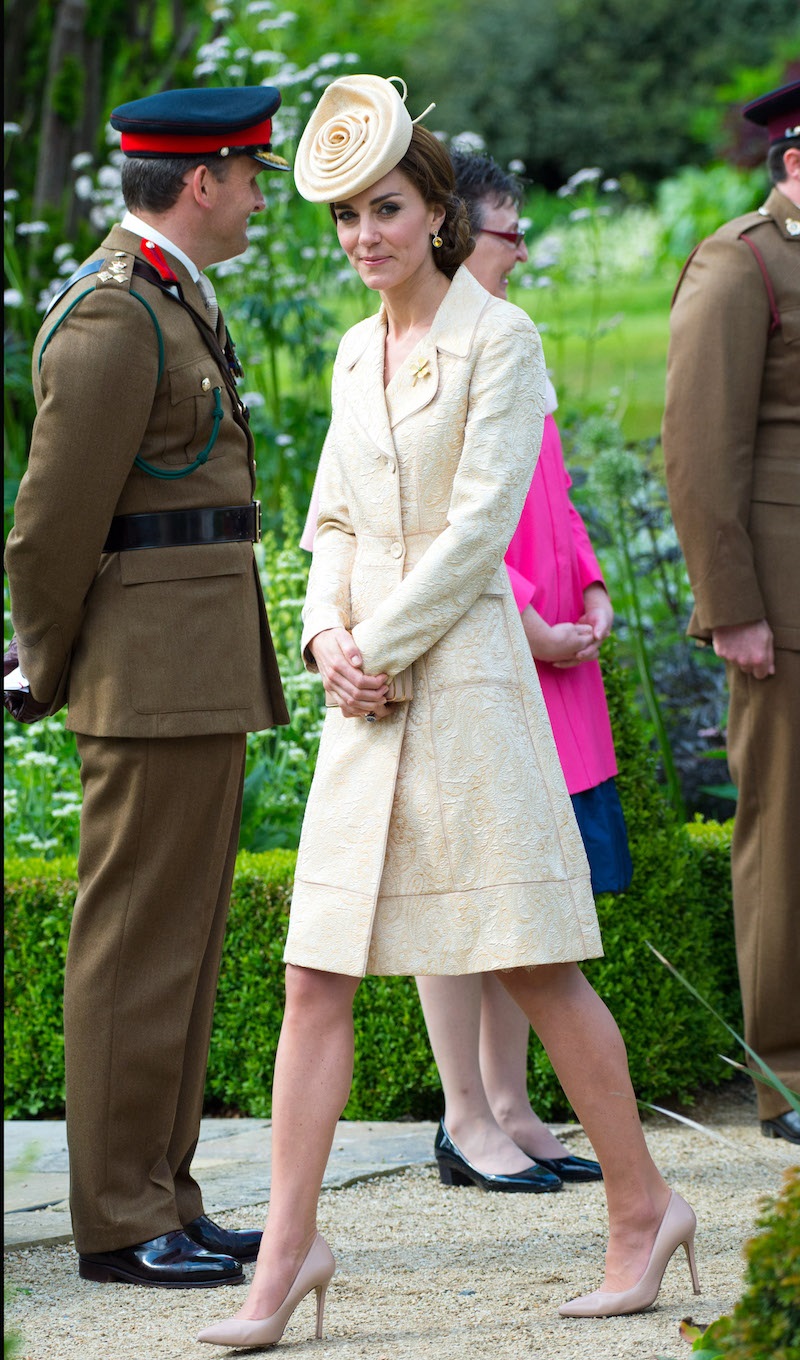 Cum să te îmbraci la un garden party. Trucuri de stil de la Kate Middleton