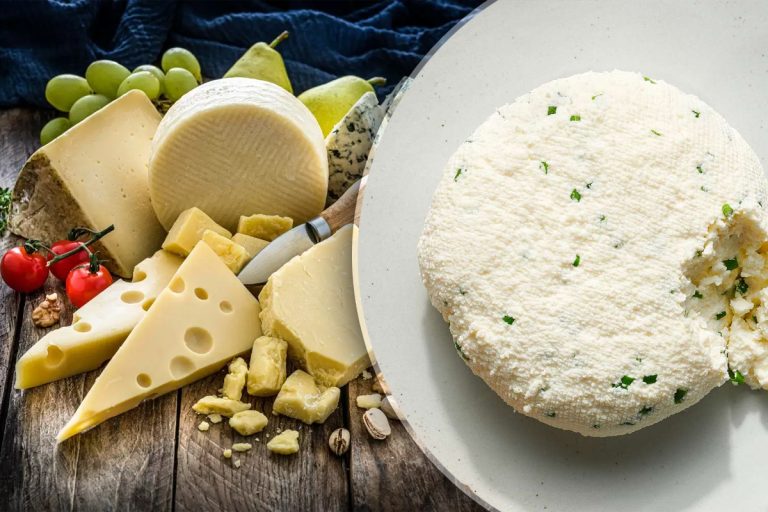 Cum se păstrează brânza proaspătă pentru mai mult timp. Greșeala pe care o fac mulți români