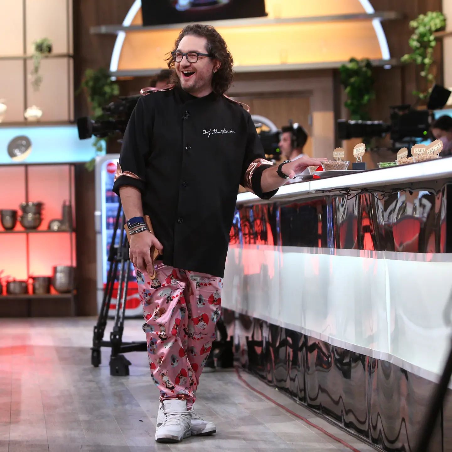 Chef Florin Dumitrescu spune ce se întâmplă în spatele camerelor la filmările Chefi la Cuțite de pe Antena 1