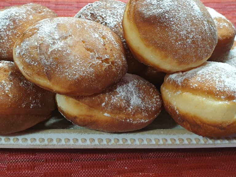 Ingredientul de aur pe care îl puneau bunicile în aluatul de gogoși. Nu te mai saturi mâncând, gustul e senzațional