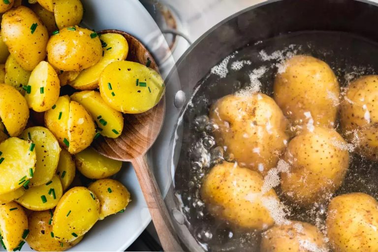 Greșeala pe care o fac gospodinele când fierb cartofii. Și tu probabil ai făcut asta. Iată cum se prepară de fapt corect