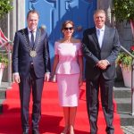 “În sfârșit o ținută care o avantajează!”. Cum a apărut Carmen Iohannis la un dineu oficial în Germania. Și-a schimbat stilistul