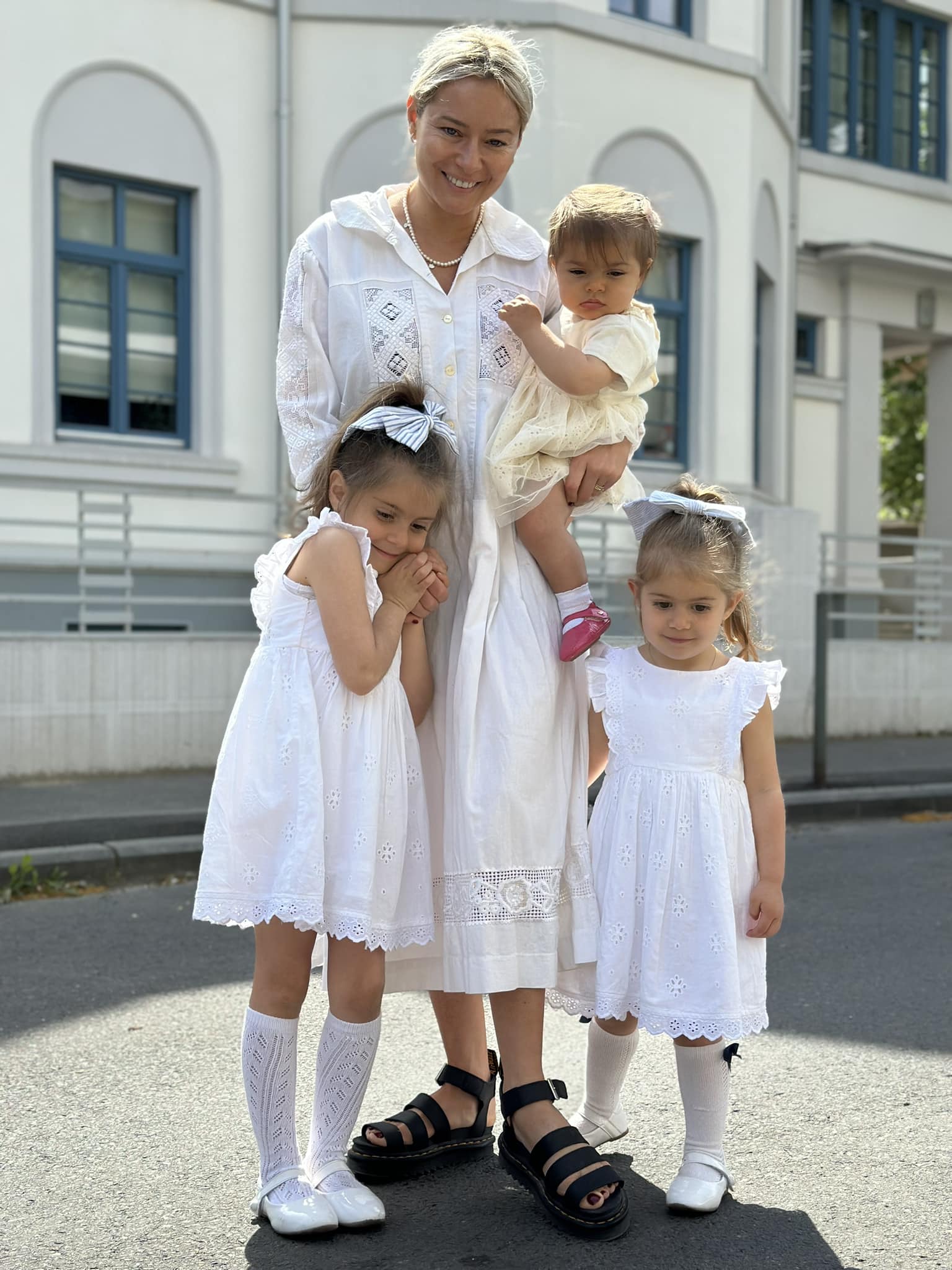 Laura Cosoi, alături de fiica cea mică pe platourile de filmare