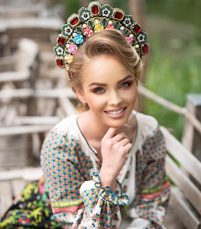 De ce Maria Constantin nu îmbracă haine tradiționale la toate nunțile sau evenimentele la care cântă