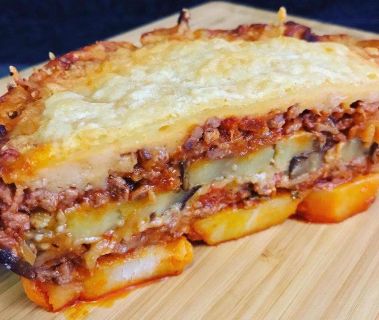 Ingredientul pe care să-l adaugi pentru a obține o musaca delicioasă. Secretul care o scoate din anonimat