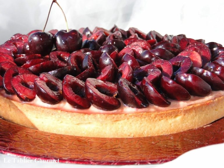 Ce trebuie să adaugi în plăcinta cu cireșe pentru un gust aparte. Rețeta te va cuceri pe loc