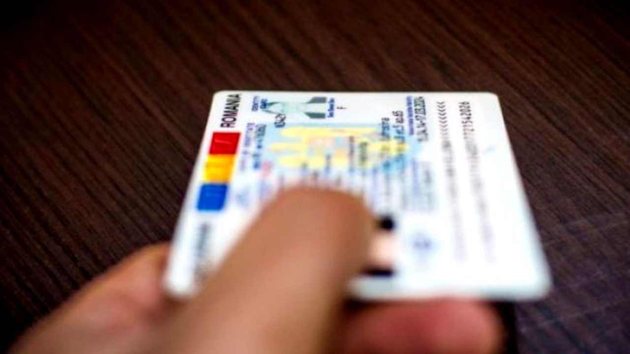 Anunțul momentului pentru românii care trebuie să își schimbe buletinul. Este criză, întârzieri până la 20 de zile la eliberări 