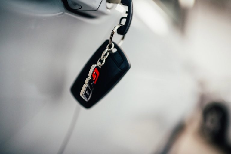 De ce este bine să învelești cheia mașinii în folie de aluminiu, în special vara. Trucul genial de care mulți șoferi nu știu