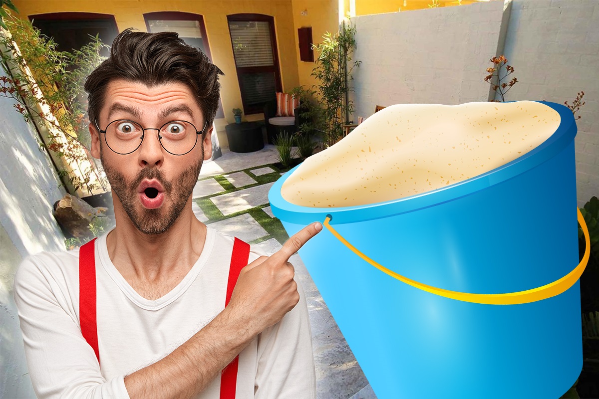 De ce să pui o găleată cu apă și nisip în curtea casei