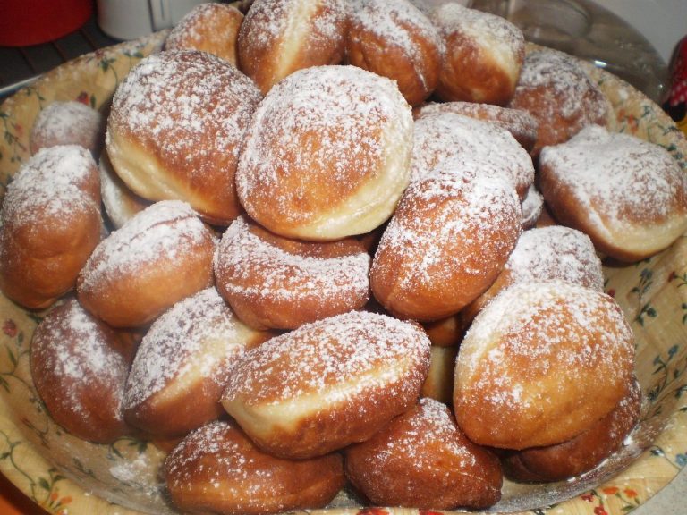 Ingredientul special de pus în aluatul gogoșilor. Trucul bunicilor pentru a ieși pufoase, rețeta e un deliciu