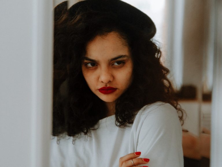 Mi-am înșelat iubitul și nu am niciun regret. Încerc de multă vreme să-i explic că lucrurile nu sunt ok între noi, dar mă ignoră total