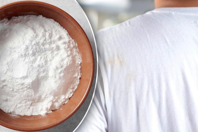 A presărat bicarbonat de sodiu pe hainele îngălbenite, înainte de a le băga la mașina de spălat. Trucul e uimitor