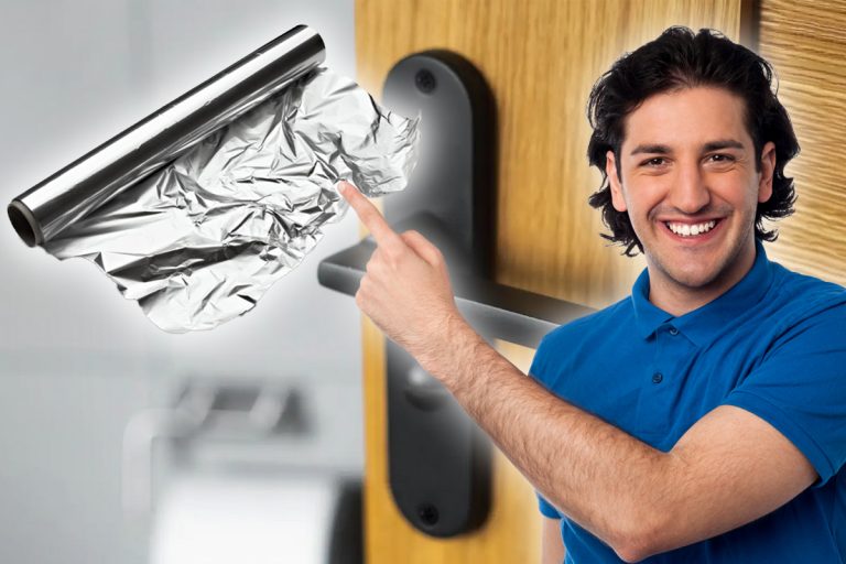 A pus folie de aluminiu pe ușă și niciodată nu s-a mai confruntat cu această problemă neplăcută. Trucul e de mare ajutor în casă