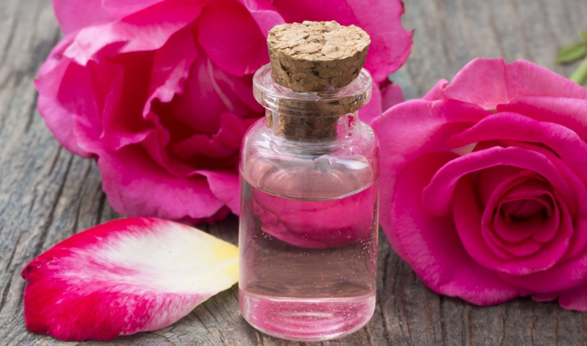 Apa de trandafiri, ideala pentru par
