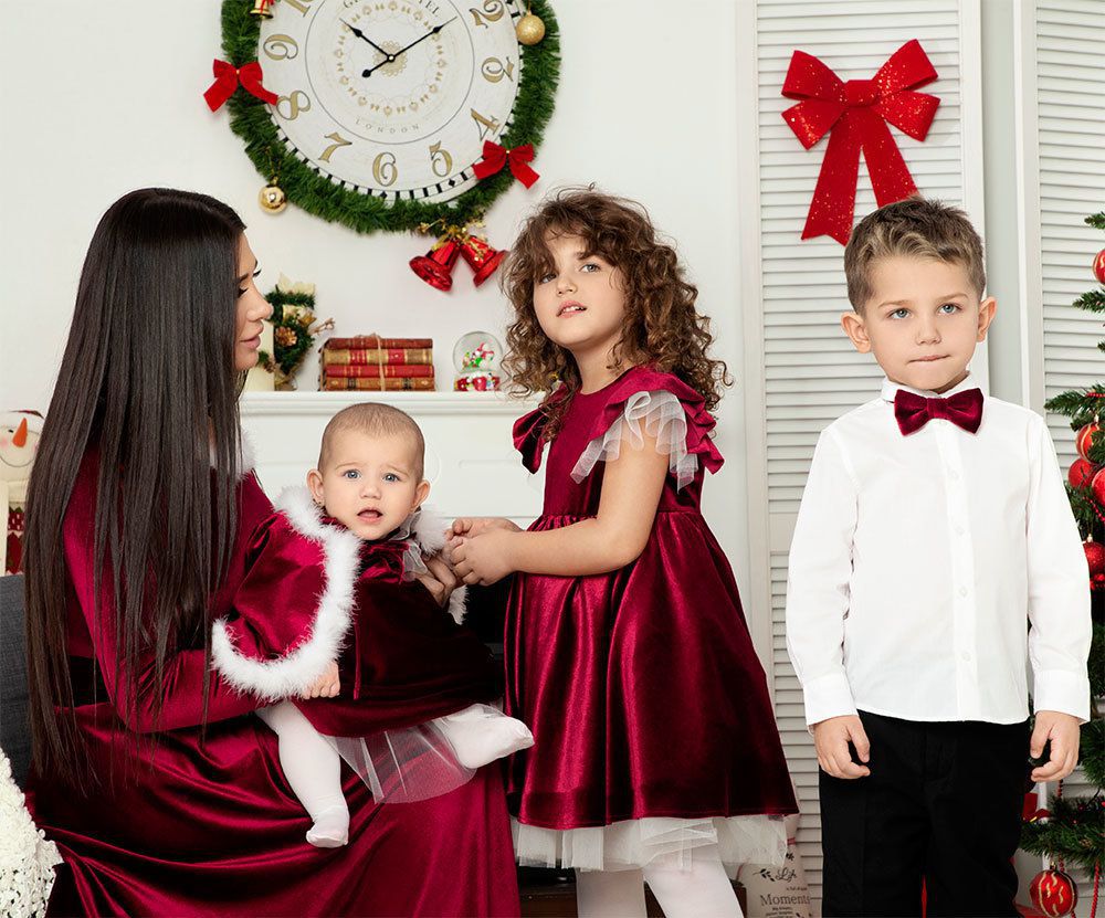 Cati bani scoate din buzunar Elena Basescu pentru scoala copiior ei