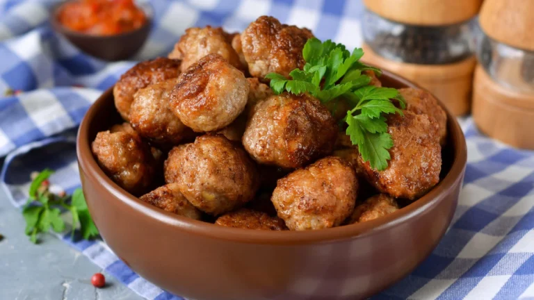 Secretul celor mai bune chifteluțe la cuptor. Rețeta nu are pic de ulei, rar ai mâncat ceva atât de gustos