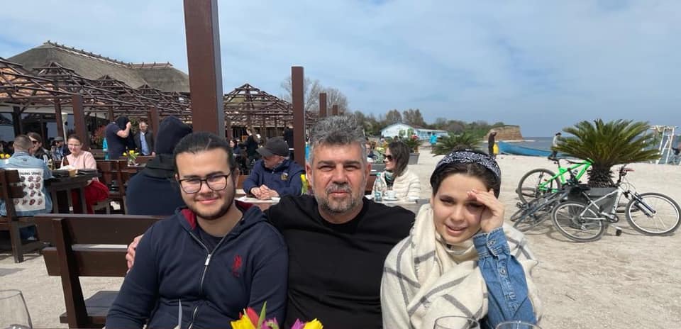 Cine este și cum arată viitoarea noră a lui Marcel Ciolacu. Fiul premierului României face nuntă la 21 de ani