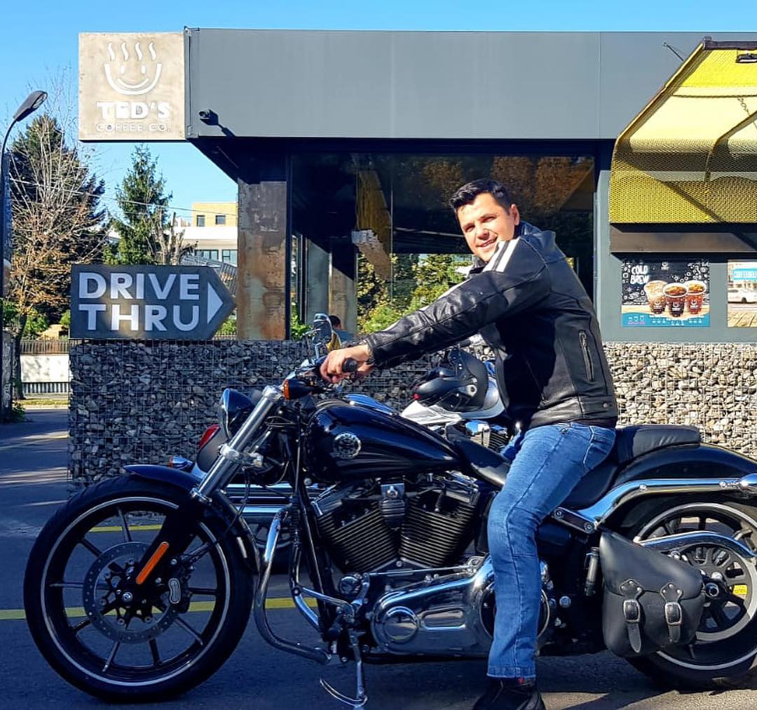 Cove este pasionat de motoare