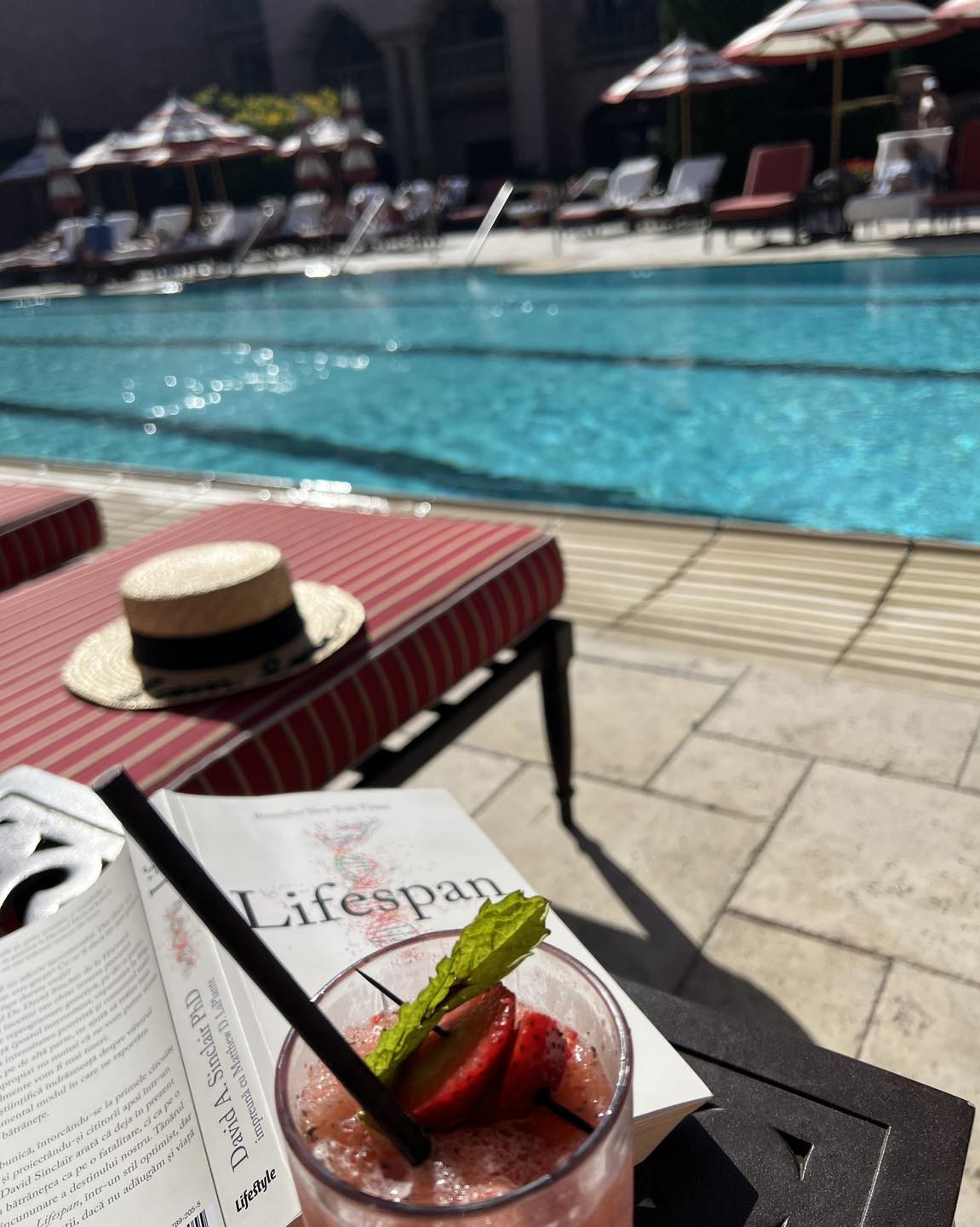 Cum a fost surprinsă Andreea Marin la piscină