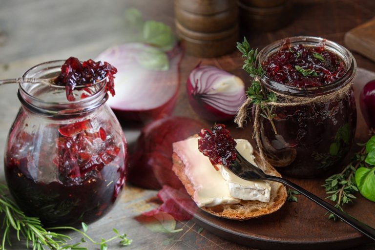 Cum se face dulceața de ceapă. Ingredientul surpriză pe care îl adaugă marii bucătari ca să fie mai bună